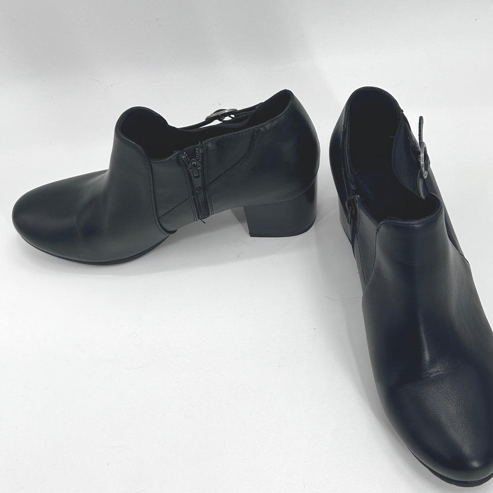 White Mountain Faux Leather Ankle Booties Black Buckle Heel Size 10W western - Picture 8 of 14